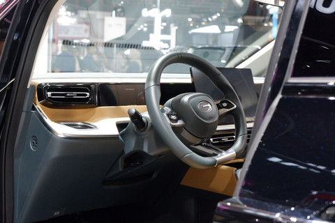 GAC E8 tampil di IIMS 2026. Foto: Sena Pratama/kumparan