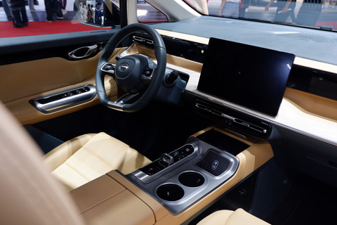 GAC E8 tampil di IIMS 2026. Foto: Sena Pratama/kumparan