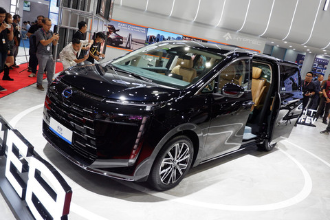 GAC E8 tampil di IIMS 2026. Foto: Sena Pratama/kumparan