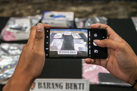 Kabid Humas Polda Metro Jaya Kombes Pol Budi Hermanto menyampaikan keterangan saat rilis kasus Tindak Pidana Perdagangan Orang (TPPO) terhadap anak dibawah umur di Polda Metro Jaya, Jakarta, Jumat (6/2/2026). Foto: Darryl Ramadhan/Antara Foto