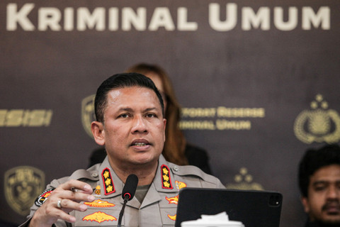 Kabid Humas Polda Metro Jaya Kombes Pol Budi Hermanto menyampaikan keterangan saat rilis kasus Tindak Pidana Perdagangan Orang (TPPO) terhadap anak dibawah umur di Polda Metro Jaya, Jakarta, Jumat (6/2/2026). Foto: Darryl Ramadhan/Antara Foto
