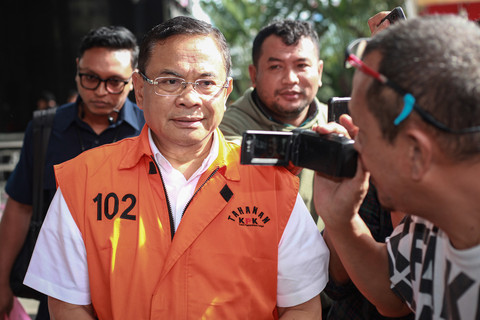 Tersangka kasus dugaan tindak pidana korupsi terkait pemerasan dalam pengisian jabatan perangkat desa di lingkungan Pemerintah Kabupaten Pati, Sudewo berjalan keluar usai menjalani pemeriksaan di Gedung Merah Putih KPK, Jakarta, Jumat (6/2/2026). Foto: Reno Esnir/ANTARA FOTO