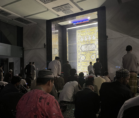 Ibadah salat malam di bulan Ramadan. Sumber: dokumentasi pribadi.