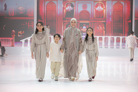 Fashion show Legacy oleh Zaskia Sungkar dan Shireen Sungkar di Senayan City, Jakarta, Sabtu (31/1/2026). Foto: Zaskia Sungkar dan Shireen Sungkar