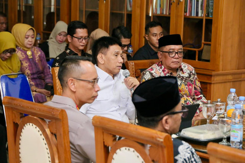 Wamendagri Akhmad Wiyagus saat rapat koordinasi dengan jajaran Pemerintah Kota (Pemkot) Banjar dan unsur Forum Koordinasi Pimpinan Daerah (Forkopimda) Kota Banjar. Foto: Kemendagri RI