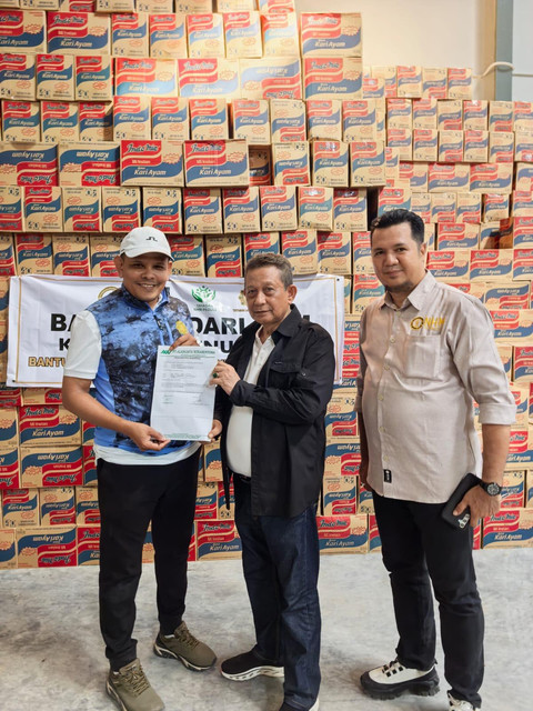 PT Nusa Halmahera Minerals (NHM) melalui program NHM Peduli menyalurkan bantuan kemanusiaan bagi masyarakat di Provinsi Aceh yang terdampak bencana banjir dan tanah longsor. Foto: PT NHM