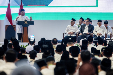 Presiden Prabowo Subianto (kiri) menyampaikan taklimat saat menghadiri Pengukuhan dan Ta'aruf Pengurus Majelis Ulama Indonesia (MUI) masa bakti 2025-2030 di Masjid Istiqlal, Jakarta, Sabtu (7/2/2026). Foto: Bayu Pratama S/ANTARA FOTO