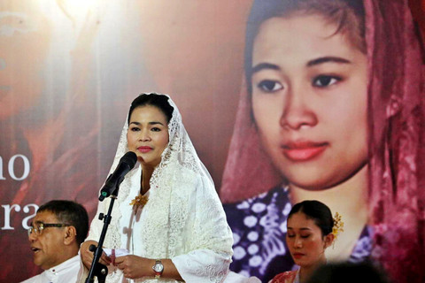 Puti Guntur Soekarno berpidato dengan labar gambar Ibu Fatmawati di Museum Fatmawati, Jakarta Selatan, Sabtu (7/2/2026). Foto: Dok. Istimewa