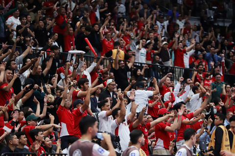 Suporter Timnas Futsal Indonesia  saat melawan Timnas Futsal Iran pada pertandingan final Piala Asia Futsal 2026 di Indonesia Arena, Jakarta, Sabtu, (7/2/2026). Foto: Jamal Ramadhan/kumparan