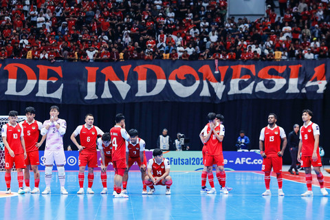 Pemain Timnas futsal Indonesia menunggu giliran untuk menendang penalti ke gawang Timnas futsal Iran saat pertandingan final AFC Futsal Asian Cup 2026 di Indonesia Arena, Senayan, Jakarta, Sabtu (7/2/2026). Foto: Asprilla Dwi Adha/ANTARA FOTO