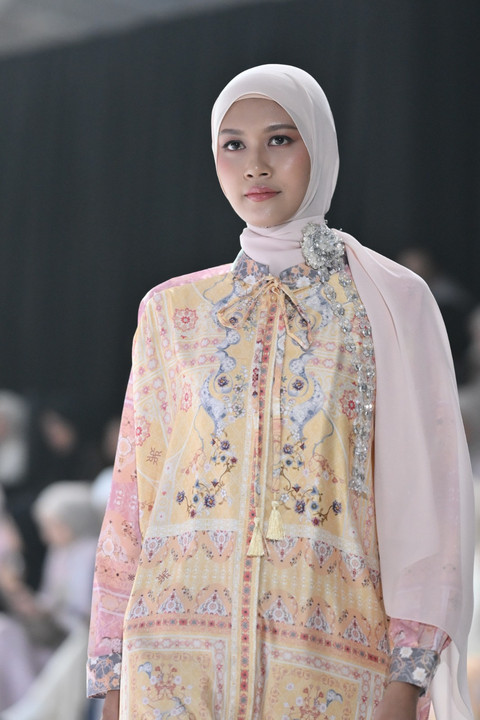 Koleksi "Lentera" RiaMiranda untuk Lebaran. Foto: RiaMiranda