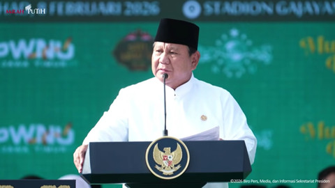 Presiden Prabowo Subianto menyampaikan pidatonya di puncak peringatan Hari Lahir ke-100 NU di Stadion Gajayana, Malang, Minggu (8/2). Foto: Biro Pers Sekretariat Presiden