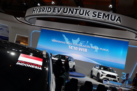 Kendaraan elektrifikasi, mobil hybrid Toyota yang telah dibuat di Indonesia. Foto: Sena Pratama/kumparan