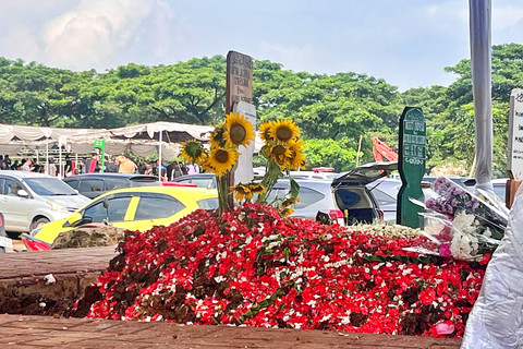 Suasana pemakaman Sheyna Lashira Smaradiani, anak usia 6 tahun yang meninggal dunia karena kecelakaan di Singapura, di TPU Tanah Kusir, Kebayoran Lama, Jakarta Selatan, Minggu (8/2/2026). Foto: Nasywa Athifah/kumparan
