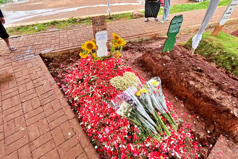 Suasana pemakaman Sheyna Lashira Smaradiani, anak usia 6 tahun yang meninggal dunia karena kecelakaan di Singapura, di TPU Tanah Kusir, Kebayoran Lama, Jakarta Selatan, Minggu (8/2/2026). Foto: Nasywa Athifah/kumparan
