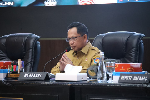 Mendagri Tito Karnavian saat pimpin Rapat Koordinasi Pengendalian Inflasi Daerah yang berlangsung hybrid dari Kantor Kemendagri, Jakarta, Senin (9/2/2026). Foto: Kemendagri RI