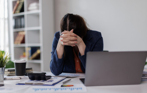 Ramalan tantangan zodiak Aquarius bulan Februari 2026. Foto: David Gyung/Shutterstock