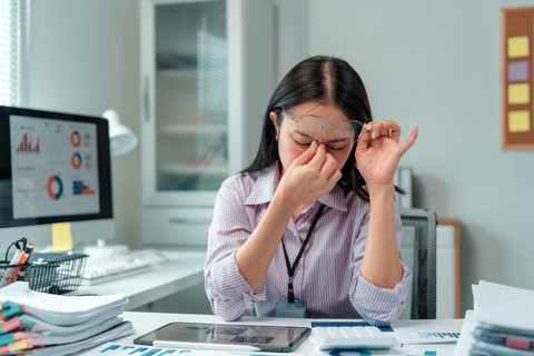 Ramalan kesehatan zodiak Aquarius bulan Februari 2026. Foto: Amnaj Khetsamtip/Shutterstock