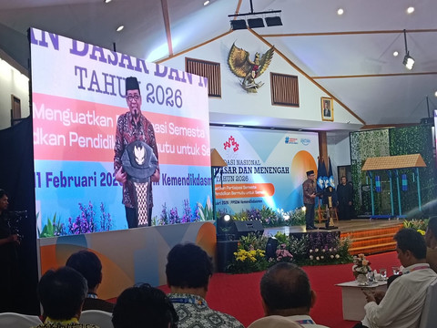 Menko PMK, Pratikno saat memberikan sambutan dan paparan di agenda Konsolidasi Nasional Kemendikdasmen 2026 pada Senin (9/2/2026). Foto: Ryan Iqbal/kumparan