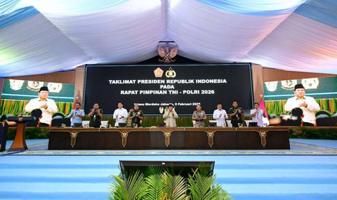 Presiden Prabowo Subianto memberikan taklimat kepada para peserta Rapat Pimpinan (Rapim) TNI dan Polri di Istana Merdeka, Jakarta, Senin (9/2/2026). Foto: sekretariat.kabinet/instagram