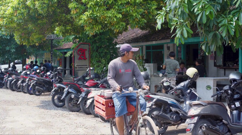 Gang Skena di Banjaran, Kediri. Menjadi ruang komunitas yang ramai, tetapi tidak bising. Foto: Dokumentasi pribadi
