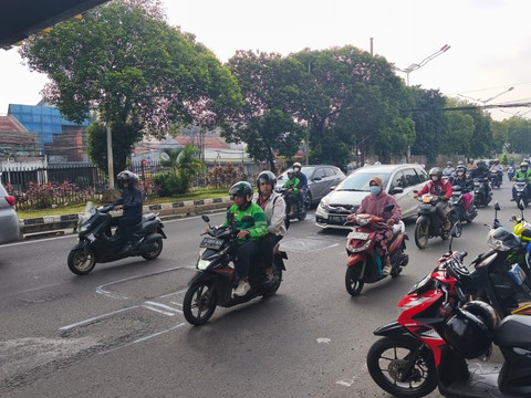 Lokasi kecelakaan Almarhum Aldi Syahputra, siswa SMKN 34 Jakarta, di jalan Matraman Raya Jakarta Timur, pada Senin (9/2/2026) lalu. Foto: Jeni Ritanti/kumparan