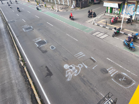Lokasi kecelakaan Almarhum Aldi Syahputra, siswa SMKN 34 Jakarta, di jalan Matraman Raya Jakarta Timur, pada Senin (9/2/2026) lalu. Foto: Jeni Ritanti/kumparan