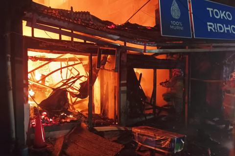 Kebakaran hanguskan belasan bangunan di Mampang, Jakarta Selatan, Selasa (10/2/2026). Foto: Dok. Sudin Gulkarmat Jaksel