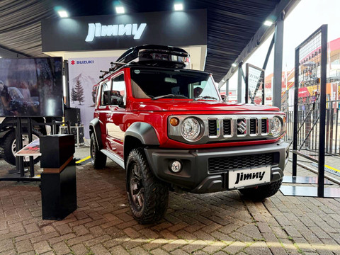Modifikasi Suzuki Jimny mejeng di IIMS 2026. Foto: Fitra Andrianto/kumparan