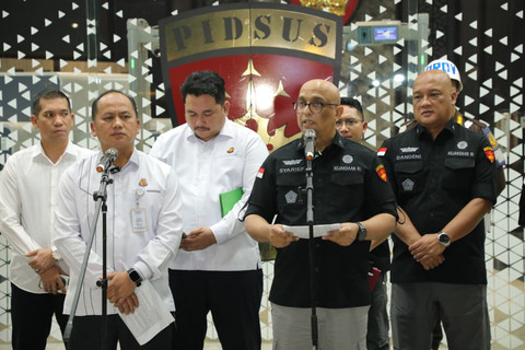 Jumpa pers Kejaksaan Agung terkait penetapan tersangka dalam kasus dugaan korupsi ekspor CPO yang disamarkan seolah POME, Selasa (10/2). Foto: Dok. Kejagung
