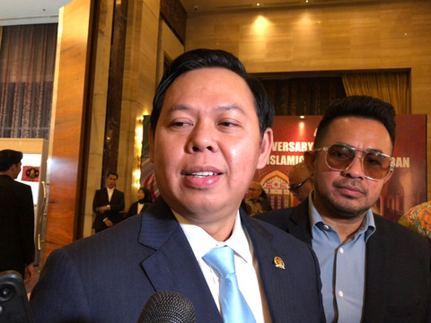 Ketua DPD RI Sultan Bachtiar Najamudin memberikan keterangan ke media saat Resepsi Peringatan ke-47 Revolusi Islam Iran di Jakarta, Selasa (10/2). Foto: Firda Brillianti/kumparan