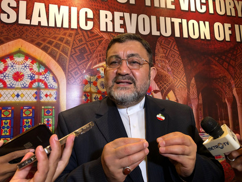 Duta Besar Iran untuk Indonesia, Mohammad Boroujerdi, memberikan keterangan pers dalam Resepsi Peringatan ke-47 Revolusi Islam Iran di Jakarta, Selasa (10/2). Foto: Firda Brillianti/kumparan