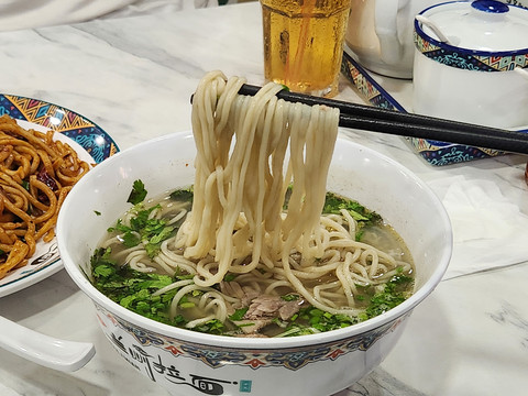 Menu lamian sapi di restoran Lanzhou Lamian yang ada di Glodok. Foto: Ela Nurlaela/kumparan