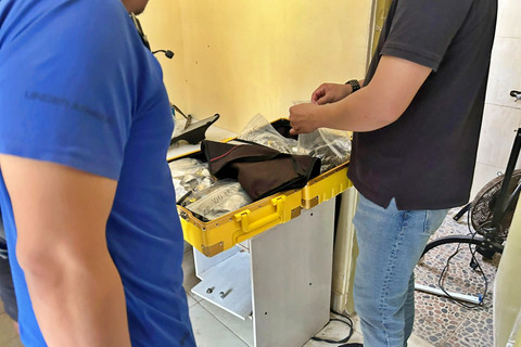 Seorang pria berinisial RW alias Kris diduga pengedar liquid rokok elektrik mengandung narkoba. Dok: BNN Bali