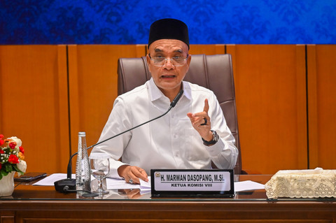 Ketua Komisi VIII DPR Marwan Dasopang menyampaikan paparan saat audiensi dengan Perkumpulan Guru Madrasah (PGM) di Ruang Abdul Muis, Kompleks Parlemen, Senayan, Jakarta, Rabu (11/2/2026). Foto: Rivan Awal Lingga/ANTARA FOTO