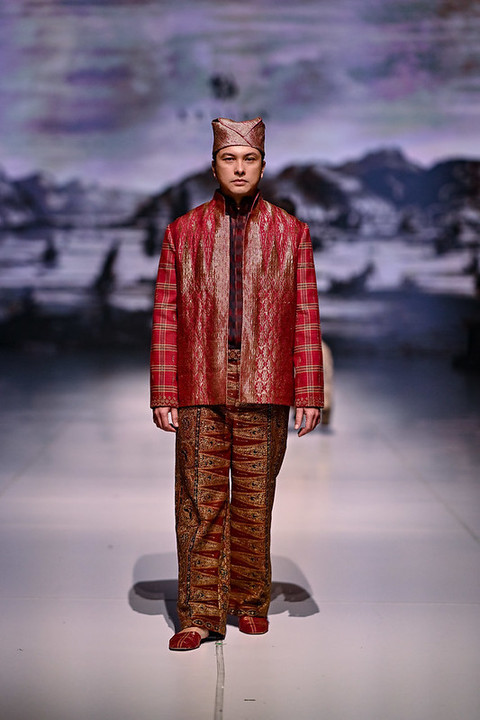 Koleksi Kraton di Dewi Fashion Knights. Foto: JFW