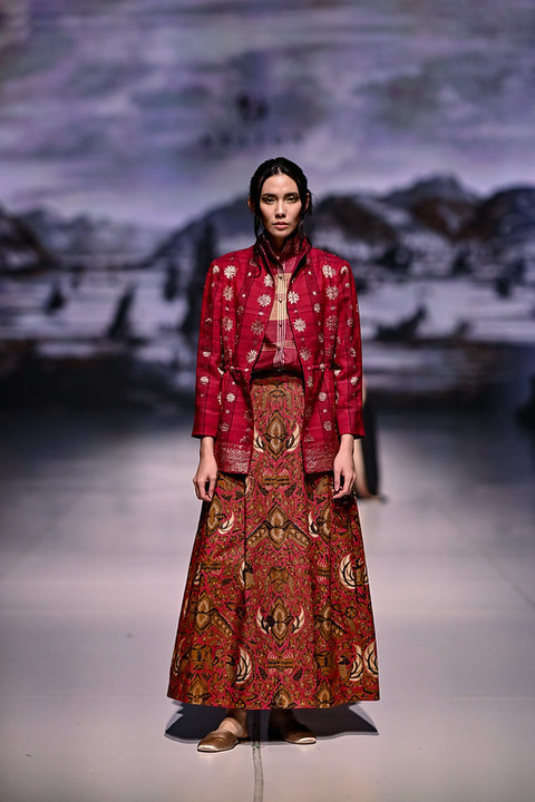 Koleksi Kraton di Dewi Fashion Knights. Foto: JFW