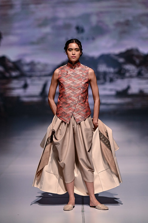 Koleksi Kraton di Dewi Fashion Knights. Foto: JFW