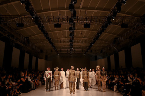 Koleksi Toton di Dewi Fashion Knights. Foto: JFW