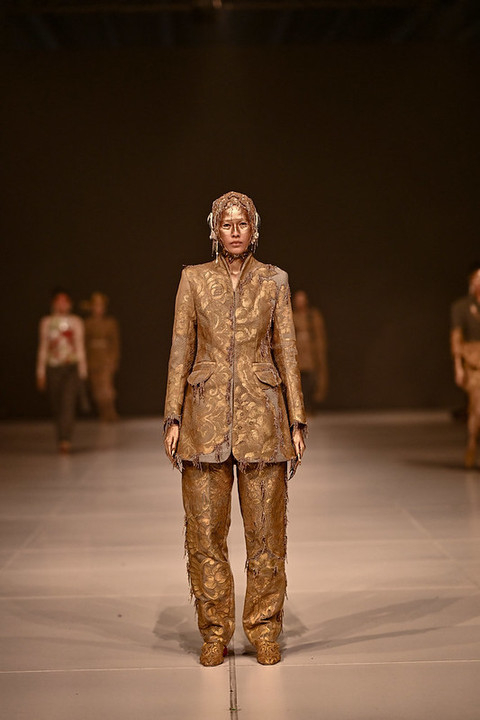 Koleksi Toton di Dewi Fashion Knights. Foto: JFW