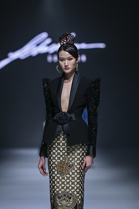 Koleksi Sebastian Gunawan Signature di Dewi Fashion Knights. Foto: JFW