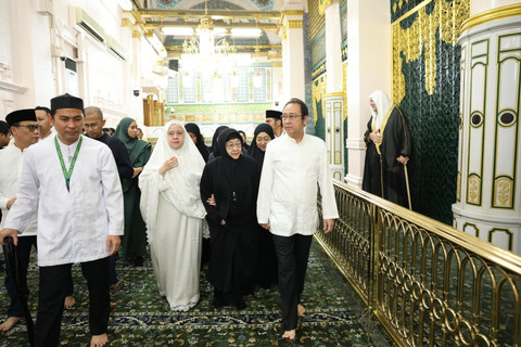 Presiden RI Kelima yang juga Ketua Umum DPP PDI Perjuangan (PDIP) Megawati Soekarnoputri bersama keluarga berziarah ke makam Rasulullah SAW di Masjid Nabawi, Madinah, Arab Saudi, Rabu (11/2/2026) malam waktu setempat. Foto: Dok. PDIP