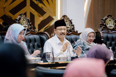 Mensos Saifullah Yusuf (Gus Ipul) memaparkan pembaruan data kepesertaan Penerima Bantuan Iuran Jaminan Kesehatan (PBI-JK) dalam Sarasehan Kesehatan Nasional di DPR RI, Rabu (12/2/2026). Foto: Kemensos RI