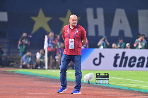 Pelatih Persib Bandung, Bojan Hodak, dalam sebuah laga AFC Champions League 2. Foto: Dok. AFC
