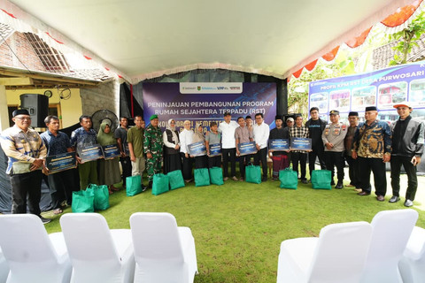 Wamensos Agus Jabo Priyono meninjau pembangunan Rumah Sejahtera Terpadu (RST) di Desa Purwosari, Kecamatan Salaman, Kabupaten Magelang, Jawa Tengah, Kamis (12/2/2026). Foto: Dok. Kemensos RI