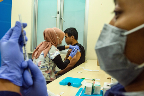 Warga dan ASN mengantre untuk mengikuti layanan imunisasi HPV di Kantor Dinas Kesehatan Jawa Barat, Bandung, Jawa Barat, Jumat (13/2/2026). Foto: Novrian Arbi/ANTARA FOTO