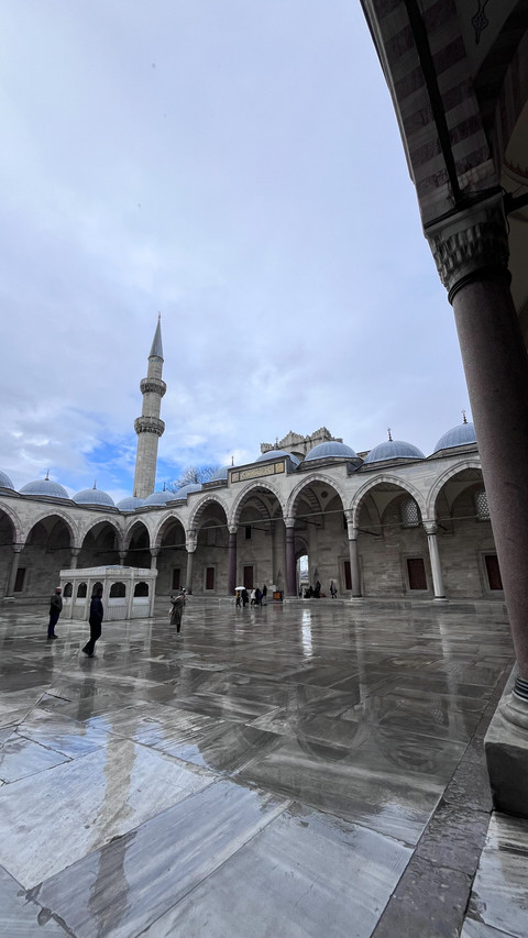 Masjid Suleymaniye di Istanbul, Turki Foto: Gitario Vista Inasis/kumparan