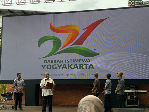 Wakil Gubernur DIY, KGPAA Paku Alam X, meluncurkan logo Hari Jadi DIY ke-271, di Teras Malioboro, Jumat (13/2). Foto: Pandangan Jogja/Resti Damayanti
