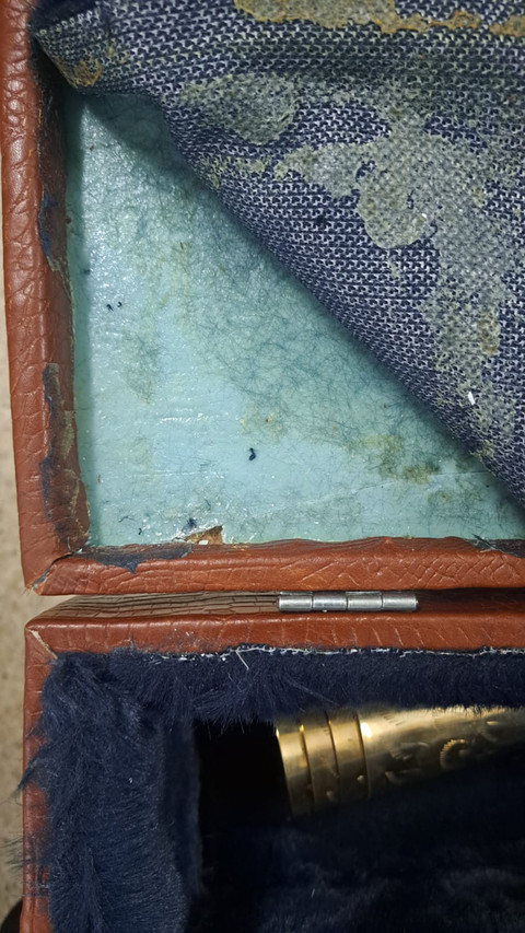 Kristal biru metamfetamin alias sabu yang disembunyikan dalam peti saat diselundupkan ke Indonesia. Foto: Dok. Istimewa