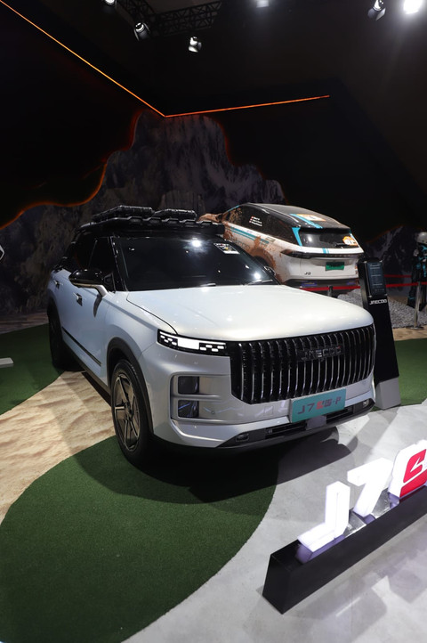 Jaecoo J7 SHS-P di IIMS 2026. Foto: Fitra Andrianto/kumparan
